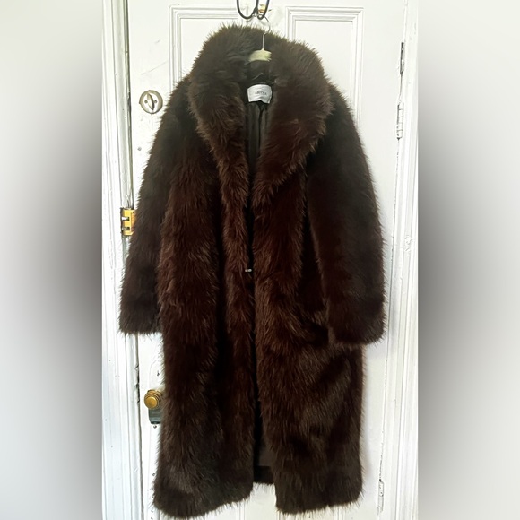 Aritzia Cortina Coat - Picture 5 of 5